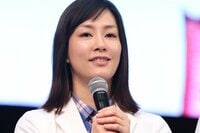 「お姉さま方、たまりません」水川あさみ、竹内結子との“全力ぶりっ子”&“全力シャクレ顔”に反響