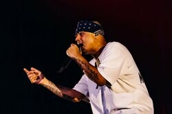 OZROSAURUS、横浜アリーナのワンマン公演が映像作品化。"Players' Player feat. KREVA"のライブ映像が公開。