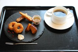 藤井聡太王将は“ダブル”ドリンク、羽生善治九段は“トリプル”おいもスイーツをチョイス／将棋・王将戦七番勝負第3局