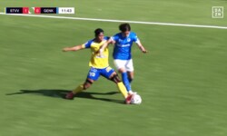 伊東純也を止めた！23歳日本人DFの“ハードディフェンス”に称賛の声「森保監督へのアピールになりそう」「良いタックル」