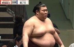 「あたみんキレたの初めて見た」「さすがにキレる」熱海富士、藤ノ川の“一撃”に覚醒？ 激しく寄り倒す