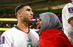 「うっとりする」「本当に美しい」W杯で生まれた感動のワンシーン、母親の愛が詰まった瞬間が壁画に「モロッコはみんなの心を奪った」