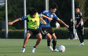 久保建英にファン「誕生日おめでとー！」 ブラジル戦に向け日本代表がトレーニング！ 浅野＆冨安が別メニュー、11vs11のミニゲームも