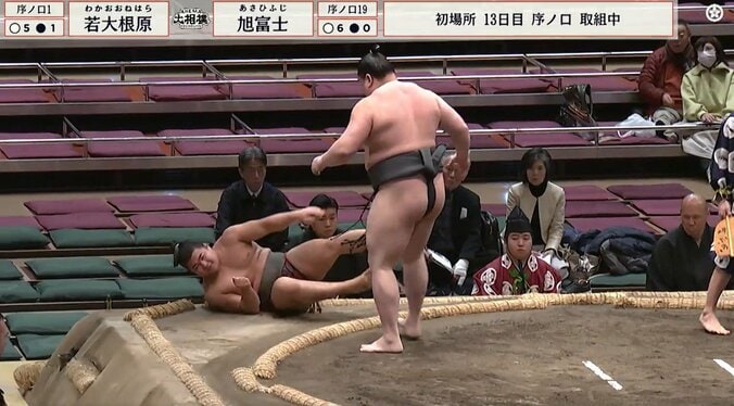 吹っ飛びながらも笑顔の若大根原