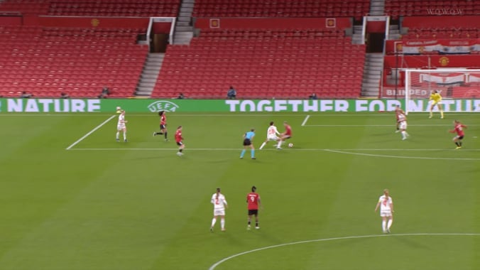 「何もかも上手すぎる」なでしこ谷川萌々子、“アートのような”決勝点！圧巻トラップ→極上コントロール弾「日本の宝」「ルイ・コスタかよ」【女子CL】 5枚目