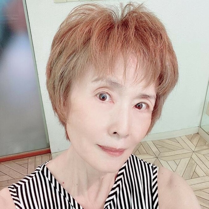  小柳ルミ子、お気に入りの新しいヘアスタイルを公開「どの角度からも完璧」「70歳には見えません」の声  1枚目