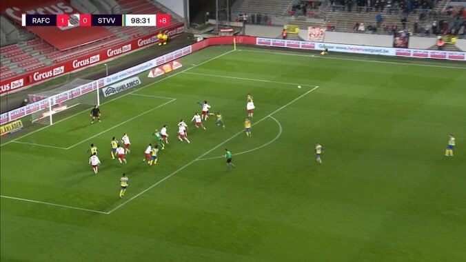 一体何が起きた？日本代表GK2人が空中戦で激突…「小久保大暴れすぎ」 5枚目