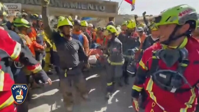 チューブで水と空気を…奇跡の“救出劇”ベネズエラ地震 死者2500人超 1枚目