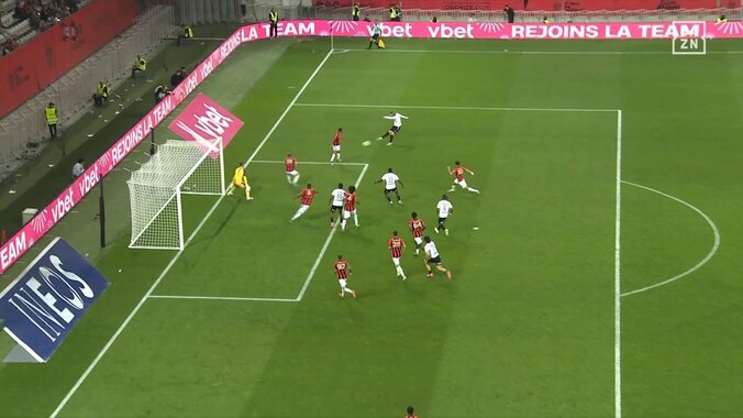 まじかよ！伊東純也不在の“ランス兄弟”が猛烈波状攻撃！中村敬斗＆関根大輝の“弟”コンビが連続シュートでゴール強襲の瞬間 4枚目