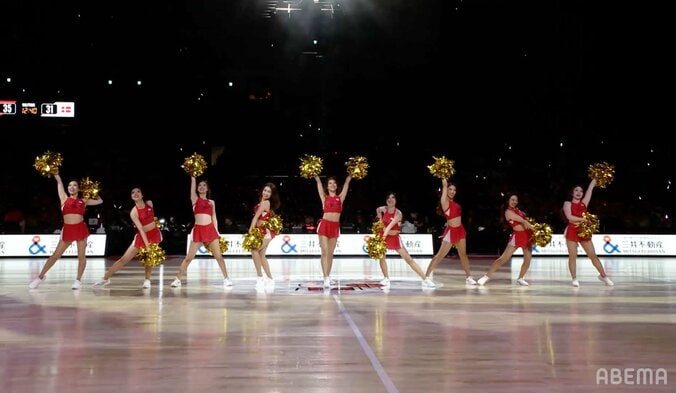 「美しい」バスケ日本代表チアの“華麗ダンス”が話題！「笑顔が素敵」「キレキレだ」“アカツキヴィーナス”が前転や足上げでアリーナ盛り上げ【バスケ男子日本代表】 5枚目