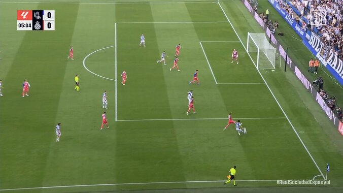 久保建英、“急加速”突破から絶妙コースへの逆足ピンポイントクロスで決定機演出「圧力になっている」 3枚目