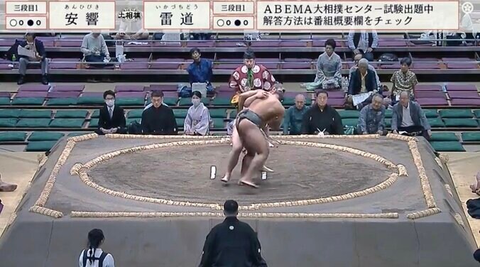 【写真・画像】「何したの？」大相撲で予期せぬアクロバティックな結末に館内どよめき「大回転」「これはキレイに決まった」称賛の声も　1枚目