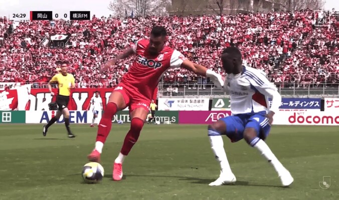 規格外！ 191cm・91kg重戦車の“ゴリゴリすぎる突破”に実況絶叫＆ファン驚愕「強いぞルカオ！」「えぐいってw」「バケモノすぎる…」岡山ガチムチFWがJ1リーグを席巻 4枚目