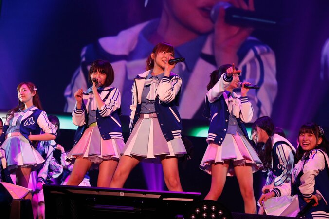 HKT宮脇咲良がセンターで『二人セゾン』を披露！　“対決”では欅坂が勝利 24枚目