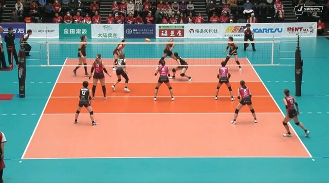 まるで可愛くない… 「かわいいだけじゃ」で人気の女子バレー選手、無回転サーブがエグすぎてレシーバーも呆然 4枚目