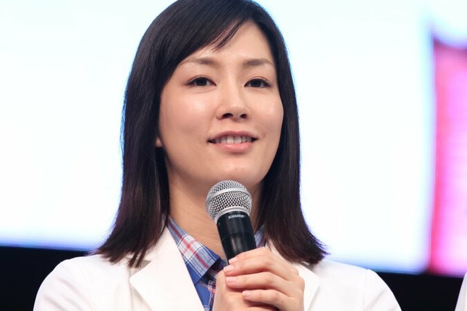 「お姉さま方、たまりません」水川あさみ、竹内結子との“全力ぶりっ子”&“全力シャクレ顔”に反響 1枚目