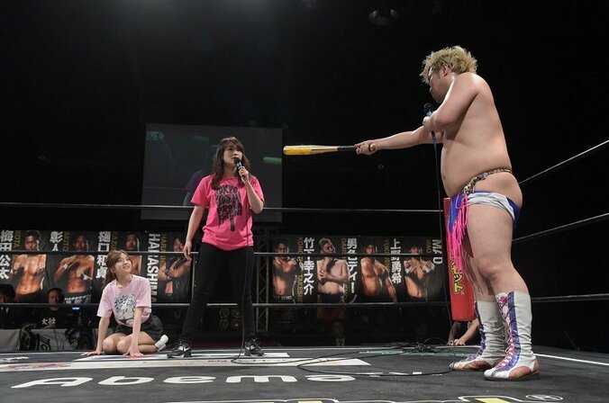 須藤凜々花のケツバットが「アノ部分」直撃！怒りの男色ディーノ、山下実優との“爆破ケツバット”戦も決定 2枚目