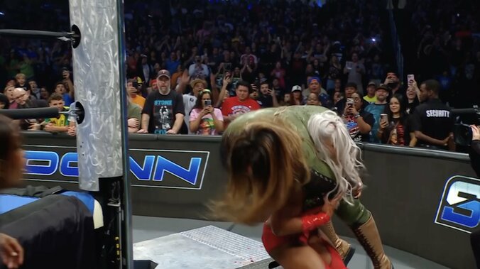 流血のまま120キロの巨体を持ち上げるジェイド