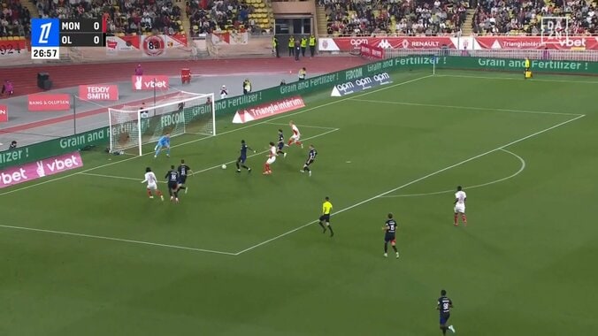 何が起きた？南野拓実、一瞬で相手を置き去りにするワンフェイク＆強引ターンで決定機演出「スーパー」「タキのターンが上手すぎる」 5枚目