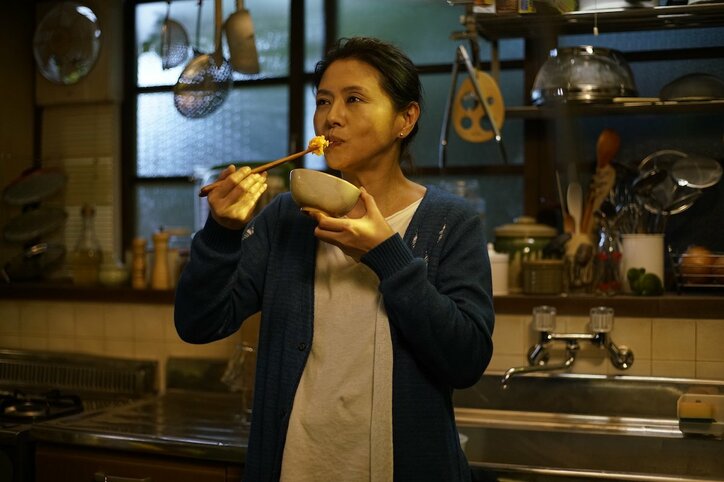 小泉今日子の家に沢尻エリカ、前田敦子らが集まる　映画『食べる女』より場面写真解禁