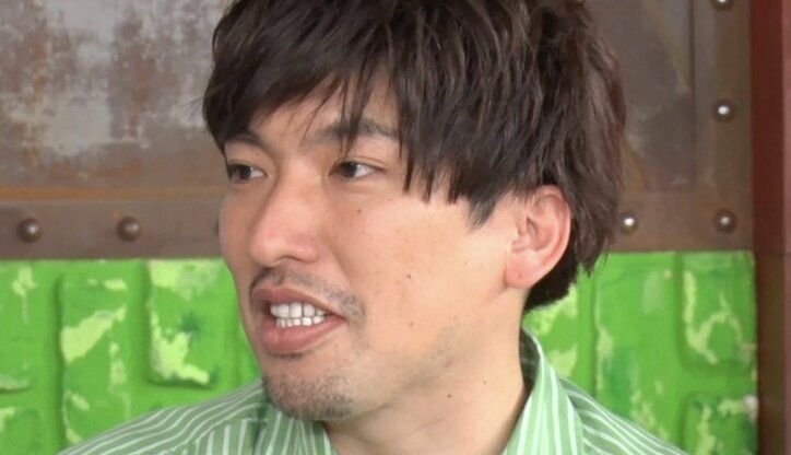 【写真・画像】「タクシーの後部座席でキスしていた」EXITりんたろー。不倫疑惑に動揺「似てる人です！」　1枚目