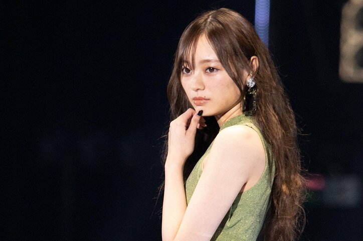 齋藤飛鳥が魅せたステージ先端の甘噛みに大歓声、乃木坂46が『TGC』に登場