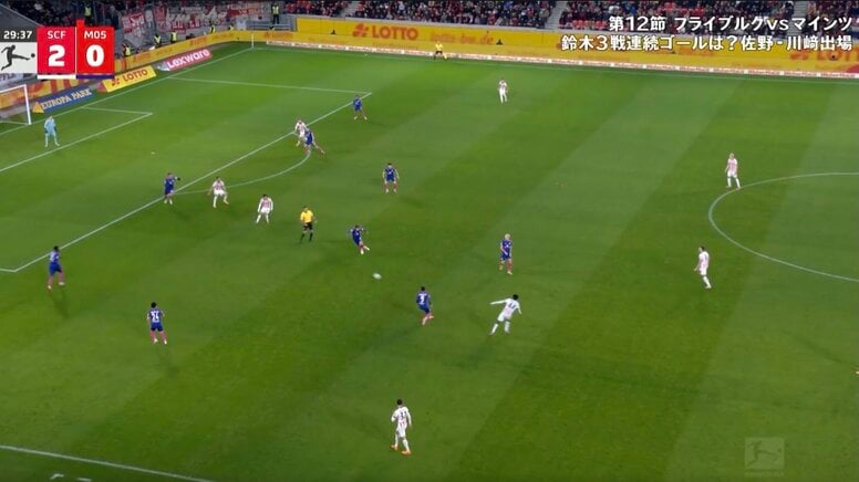 なんで…！？ 佐野海舟、目を疑う“まさかの神守備”「足伸びるんか？」天才的な“先読み技術”→衝撃のインターセプトにファン驚愕「狙ってたな」