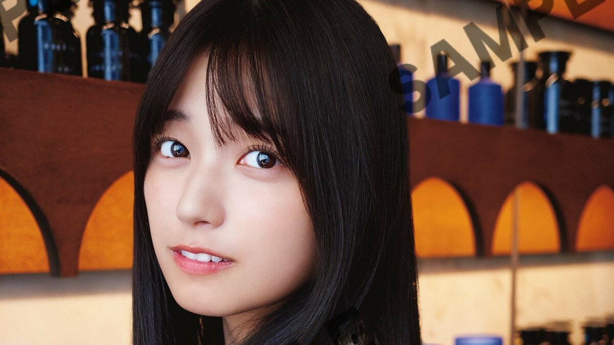 乃木坂46五百城茉央1st写真集、未掲載衣装のタイトワンピカット