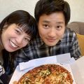野村周平&さとうほなみ“夫婦”のピザと写る仲良しショットに反響「仲の良さが伝わる」