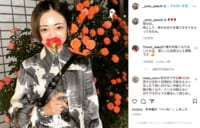 「母として、幸せな日々を」安達祐実、カーネーションを手にしたキュートなオフショットを公開