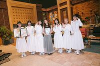 「役作りで何度も聴いた歌が目の前で…！」土屋太鳳、BiSHとの集合ショットを公開　