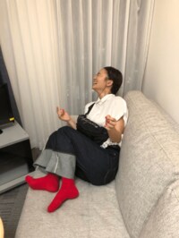 「とにかくかわいい」岡田結実、楽屋で笑い転げるオフショットに反響