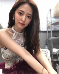 「美しすぎる」「セクシーだし、脚長っ！」鈴木愛理、バーチャルライブでの衣装ショットに反響