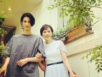 比嘉愛未＆渡邊圭祐の“腕組み2ショット”に「お似合い」「王子すぎて」の声
