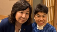 50歳で出産した野田聖子議員(64)「彼の命綱！」生まれて2年以上入院していた長男への贈り物