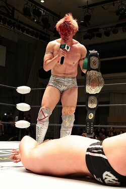 NOAHのエース清宮と新日本のベルト強奪犯ゲイブのGHC前哨戦 血まみれの終わりなき乱闘を展開！