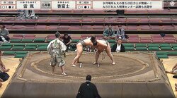 「めっちゃイケメン」「モデルみたい」肩口から“ひょっこり”19歳力士の凛々しい表情 一瞬の出来事にファン驚き