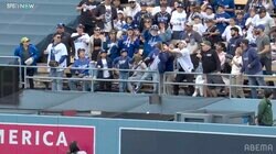 ド軍テオスカー、通算200号アーチの裏で“珍事” 観客が「しまった！」記念ボールの行方…歓喜のスタンドで天を仰ぐ瞬間