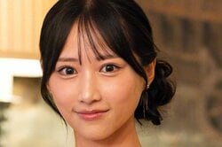 異次元スタイルのモテNo.1美女、バスローブを脱ぎ“勝負水着”姿を披露「可愛いのが好きかなって」