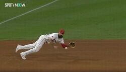 球場ドン引き… 怪我するぞ！ “不良債権”レンドンに「いきなりやる気出すなよ」 華麗すぎる守備に「本物か？」