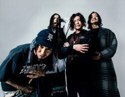 RIZE、7年ぶりの復活ツアーを捉えた写真集、こだわり抜いたアイテム凝縮のSPECIALCOMPLETEBOX、限定発売。