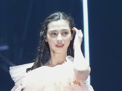 中条あやみ「顔ちっちゃ！」「色気がスゴい」ド迫力な美しさにファンからため息 異次元スタイル＆ほっそり美脚に熱視線「可愛さが過ぎる」