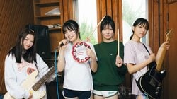 “ミスヤングマガジン”山本杏・晴こころ＆“ミス週刊少年マガジン”花城奈央・江下晏梨、2024＆2025受賞者が“バンド合宿”グラビア 『ヤンマガ』巻中登場