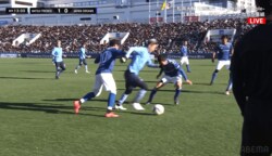 「うっま！」57歳キングカズ、“華麗なダブルプレス突破”で場内騒然！ 香川真司＆今野泰幸を振り切る「流石の技術」「わりと強めにチャージw」