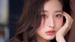 “ミス週刊少年マガジン”斉藤里奈、スレンダーボディに美貌まぶしい水着グラビア 『FLASH』登場