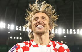 「最高だ」「良い時間」モドリッチが激似の娘ら3人の子供とピッチで記念撮影、ファンは決勝進出を望む「アルゼンチンを倒してくれ」