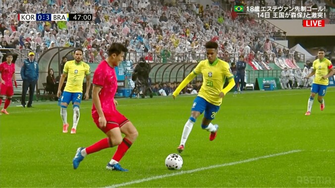 「何やってんだよ…」韓国代表DFの“衝撃ミス”に騒然！「本当にバイエルンの選手？」ドタバタ対応でブラジル新星にゴールを許した一部始終 5枚目
