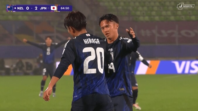 「ぶち込んだ！」U-20日本代表MFが“股抜き強烈ショット”に敵ガックリ「撃ったからこそ生まれた」平賀大空がオウンゴール誘発の強烈弾 4枚目