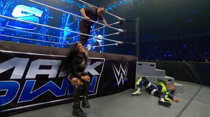 突進したゼリーナにも痛みが