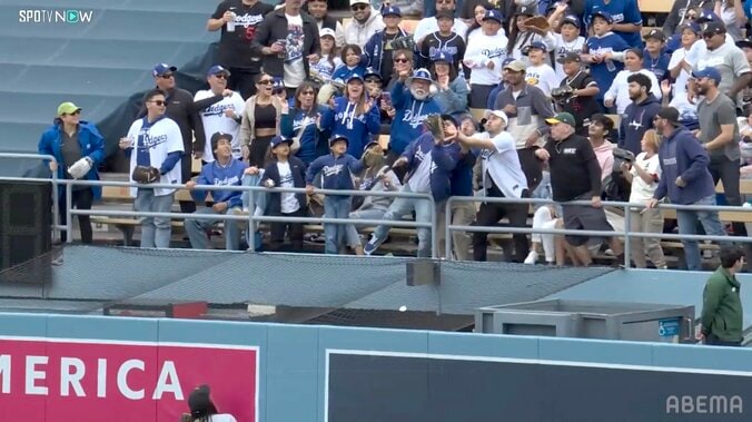 【写真・画像】俺に任せろ！ド軍フリーマン、魂の“長躯ホームイン” 怪我をおして本塁へ…中継が捉えていた「好判断」の瞬間　1枚目